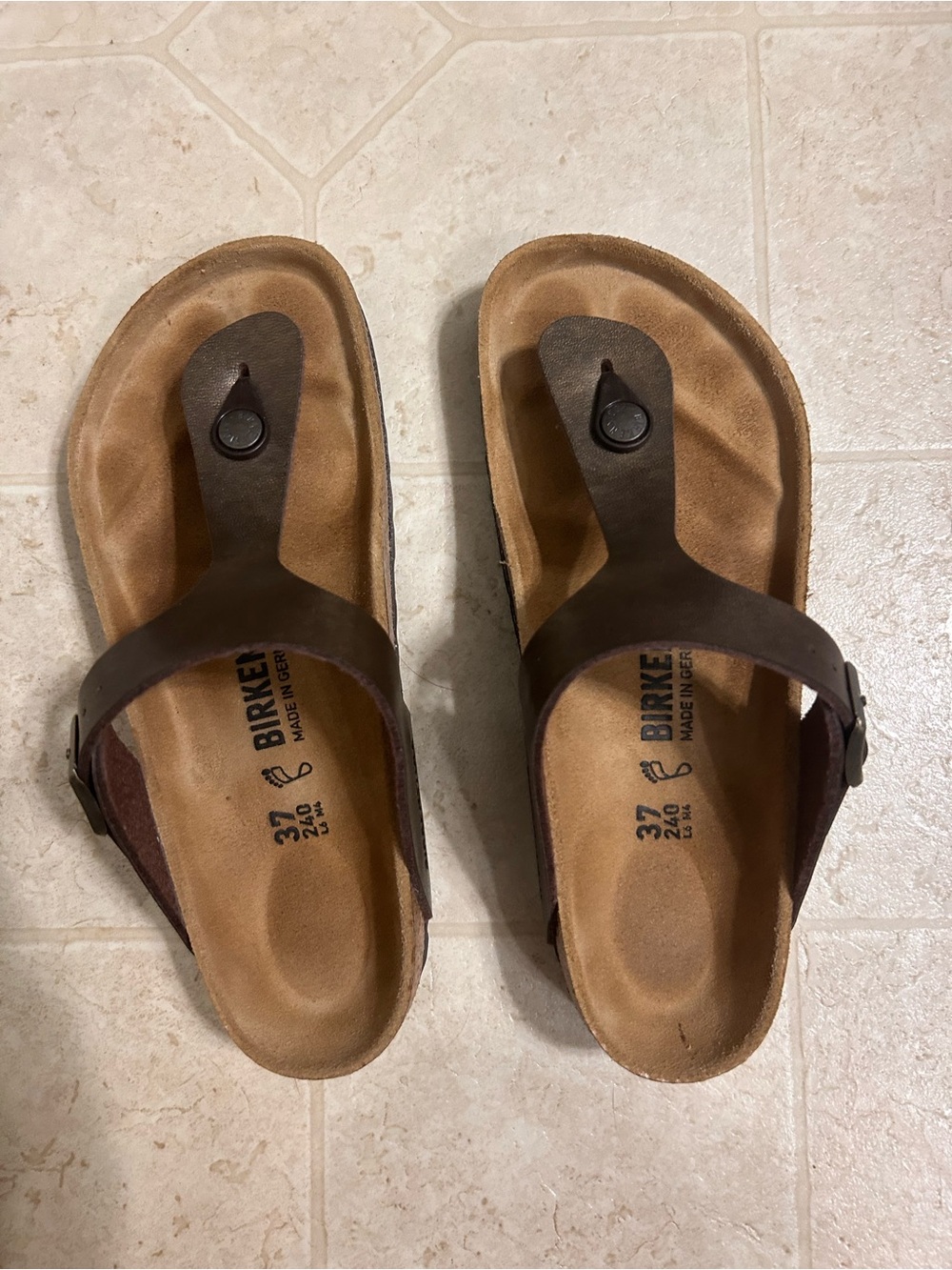 Birkenstocks Gizeh sandals, size 37